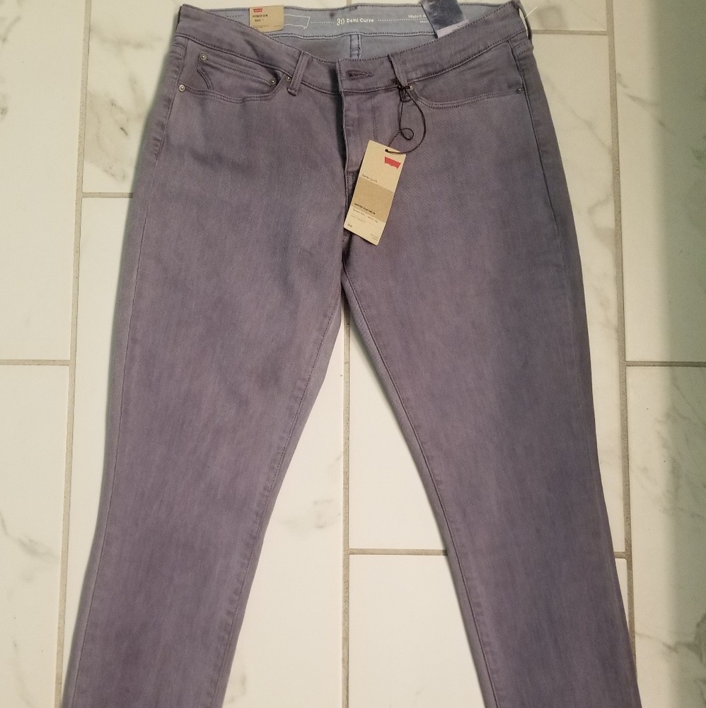 New! Levis Demi Curve Lavender Jean's, size 30/32
